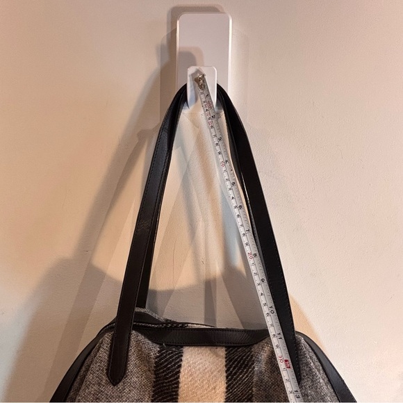 689 Fifth Avenue Collection Stylish Gray and Black Tote Shoulder Bag Fabric - Picture 5 of 14